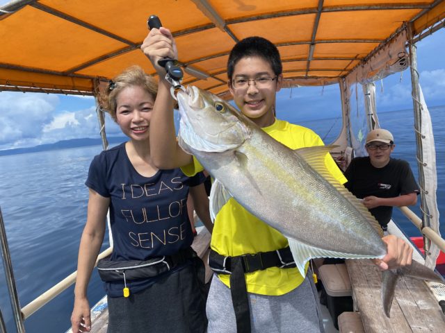 【石垣島/1日貸切】釣り初心者からベテランまで大歓迎！プライベートな釣り1日チャーターツアー【居酒屋で調理可能】（No.360）