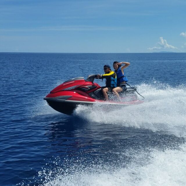 爽快感抜群!ジェットスキーレンタル&シュノーケリング1日コース(ホテル送迎・お弁当付き)