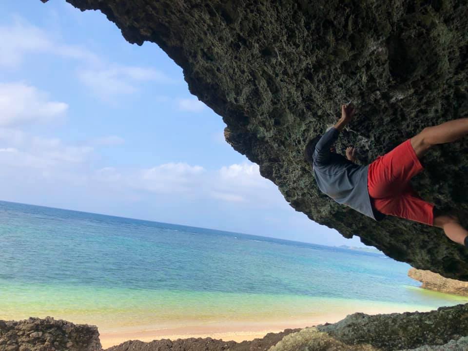 【沖縄・石垣島】お子様や初心者の方大歓迎！石垣島にある岩を登る屋外ボルダリング体験ツアー《石垣島フリークライミング協会公認》（No.488）