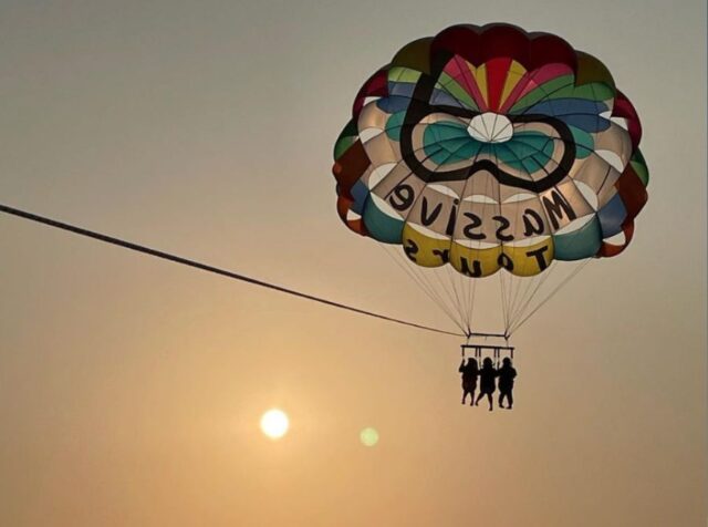 サンセットパラセーリング