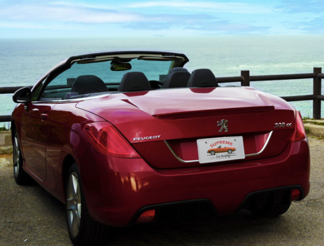 離島でのドライブに最適なオープンカーのレンタカー。プジョー308CC。