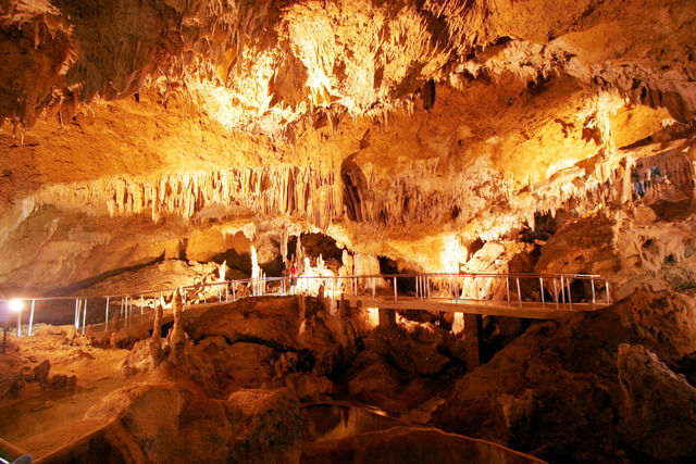 洞窟観光におすすめの石垣島鍾乳洞