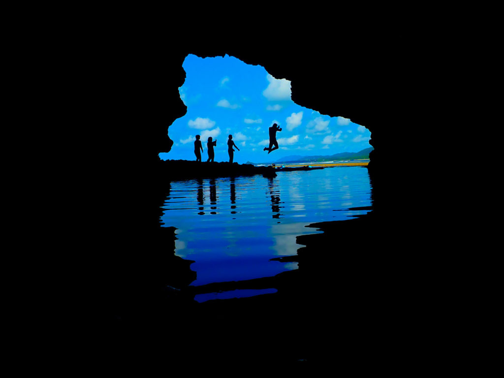石垣島の青の洞窟シュノーケリング