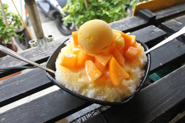 石垣島の夏の名物であるマンゴー