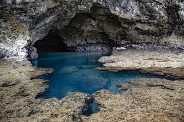 石垣島　青の洞窟