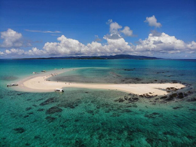 【沖縄・石垣島】マンタorウミガメシュノーケル＆奇跡の無人島「幻の島」上陸＆マリンスポーツ16種遊び放題1日コース