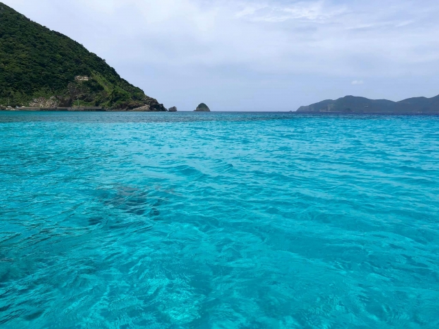 加計呂麻島　青い海
