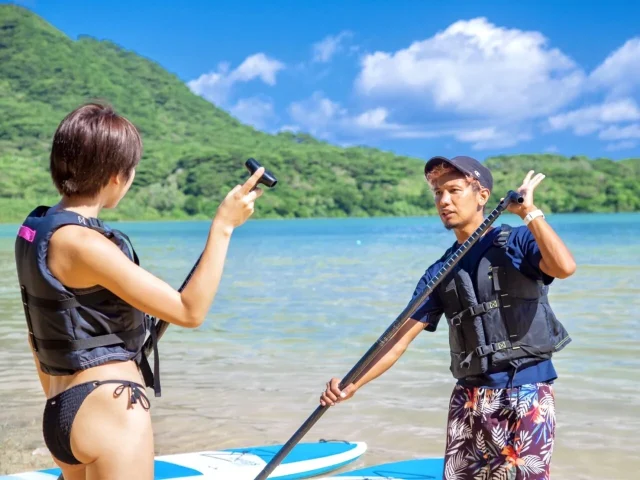 【石垣島】世界が誇る美しさを体感！川平湾でグラスボート＆SUP/カヌー体験ツアー