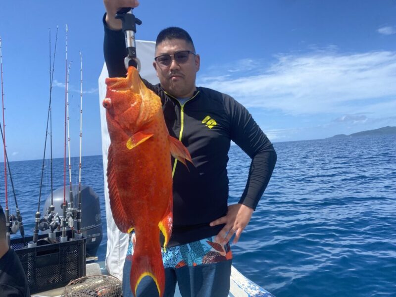 【石垣島/半日貸切】釣りガイド歴10年のベテラン船長を独り占め！プライベートな釣り半日チャーターツアー【居酒屋で調理可能】（No.359）