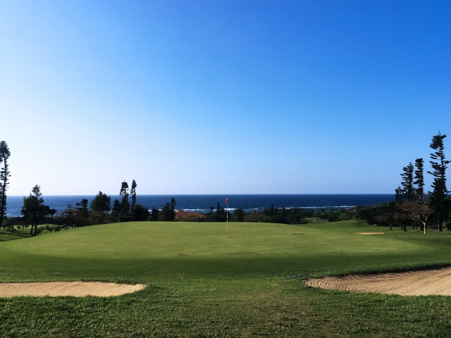 沖縄の離島でリゾートゴルフを満喫しよう！【石垣島・小浜島】南国で楽しむゴルフをの魅力やそれぞれのゴルフ場の特徴をご説明
