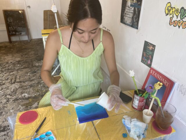 【石垣島・レジンアート】デザインオーシャンボードを作ろう！サーフボード型orジンベイザメ型《写真無料プレゼント》（No.395）