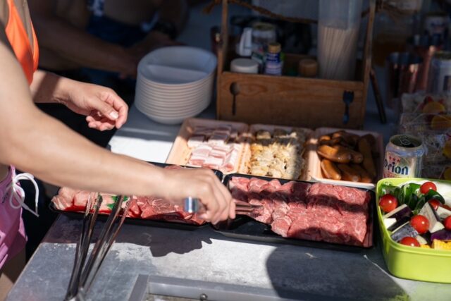 【石垣島/2日間】リゾートフィットネスで石垣島を満喫☆美しいビーチでヨガやキックボクシング・サウナでリフレッシュ！島内観光・船上BBQなど盛り沢山な2日間《移動送迎＆オリジナルTシャツ付き》