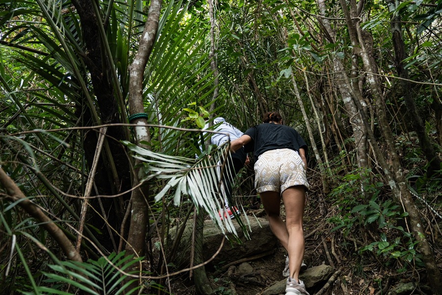 【石垣島/2日間】リゾートフィットネスで石垣島を満喫☆美しいビーチでヨガやキックボクシング・サウナでリフレッシュ！島内観光・船上BBQなど盛り沢山な2日間《移動送迎＆オリジナルTシャツ付き》（No.584）