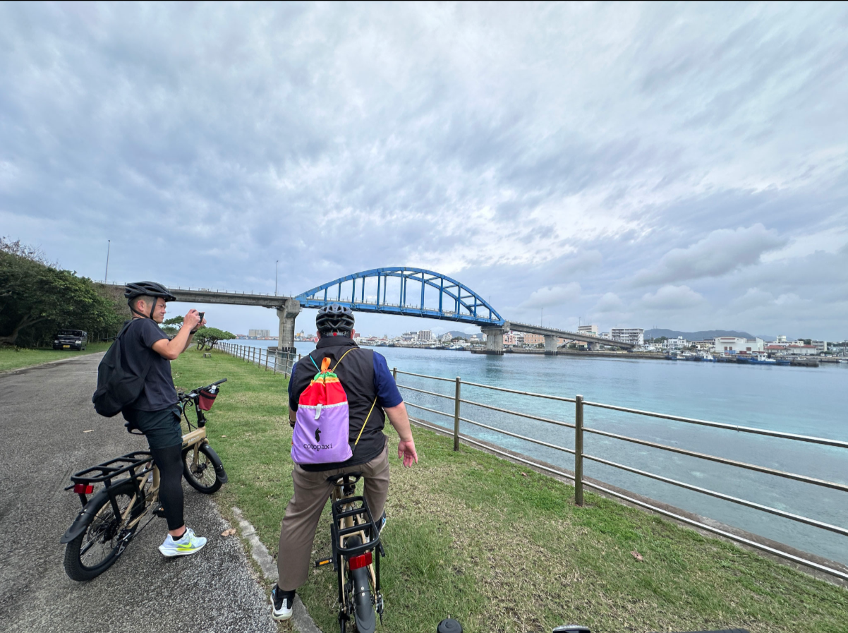 【石垣島/3時間】石碑や裏路地をめぐるディープな体験！サイクリングで巡る観光ガイドツアー☆電動アシスト付きで楽々移動《初心者歓迎/レンタサイクル付き》（No.258）