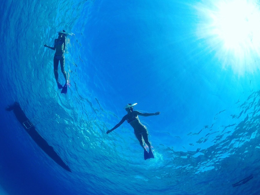 Boat Fishing Experience × Landing on a "Mythical Island" & Snorkeling