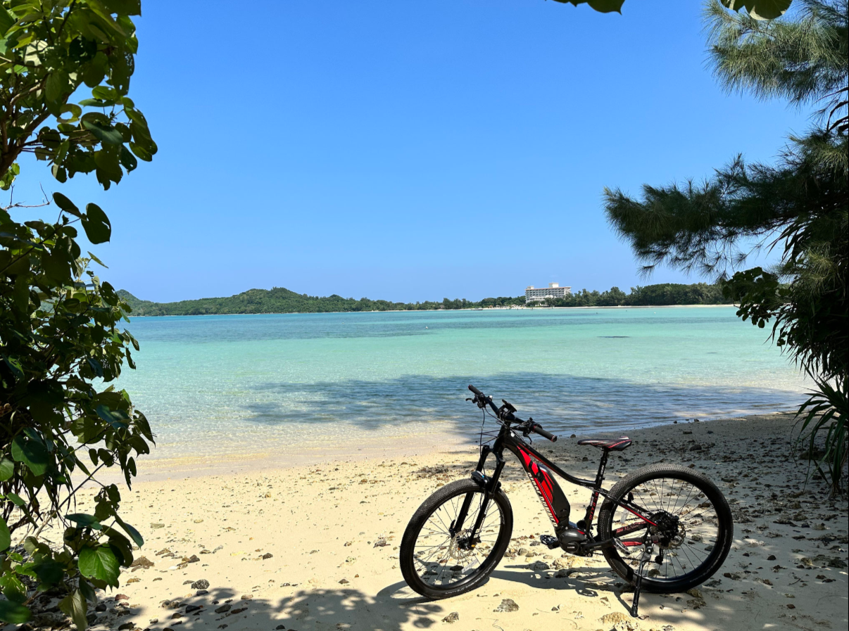 【石垣島/3時間】絶景川平の歴史と魅力を体感！サイクリングで巡る観光ガイドツアー☆電動アシスト付きで楽々移動《初心者歓迎/レンタサイクル付き》（No.259）