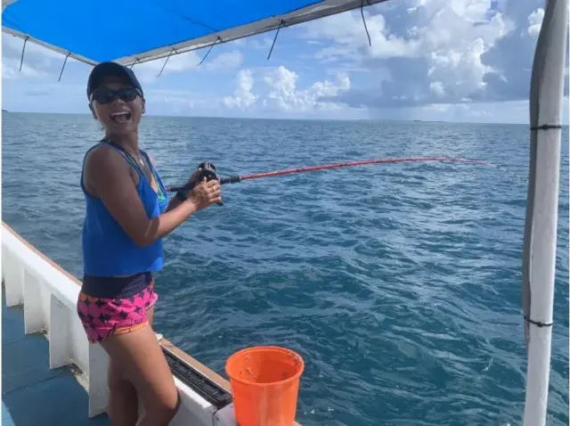 石垣島釣りツアーで女性が釣り上げた魚