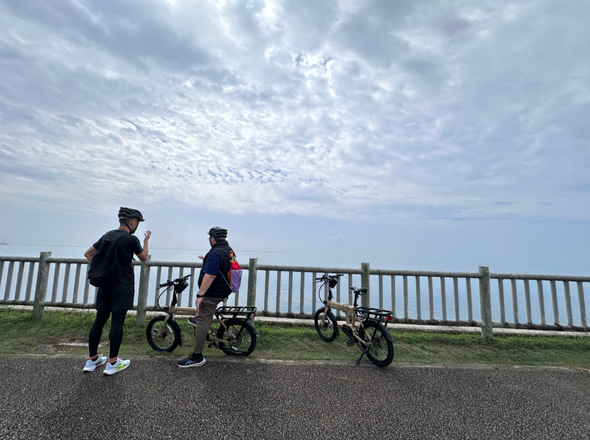 【石垣島/3時間】石碑や裏路地をめぐるディープな体験！サイクリングで巡る観光ガイドツアー☆電動アシスト付きで楽々移動《初心者歓迎/レンタサイクル付き》（No.258）