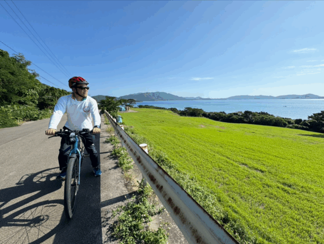 自転車で巡る石垣島の青い海と緑