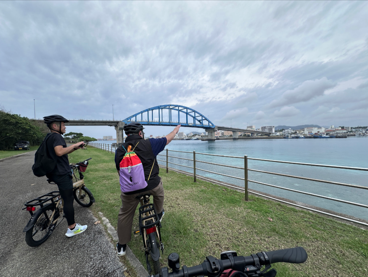 【石垣島/3時間】石碑や裏路地をめぐるディープな体験！サイクリングで巡る観光ガイドツアー☆電動アシスト付きで楽々移動《初心者歓迎/レンタサイクル付き》（No.258）