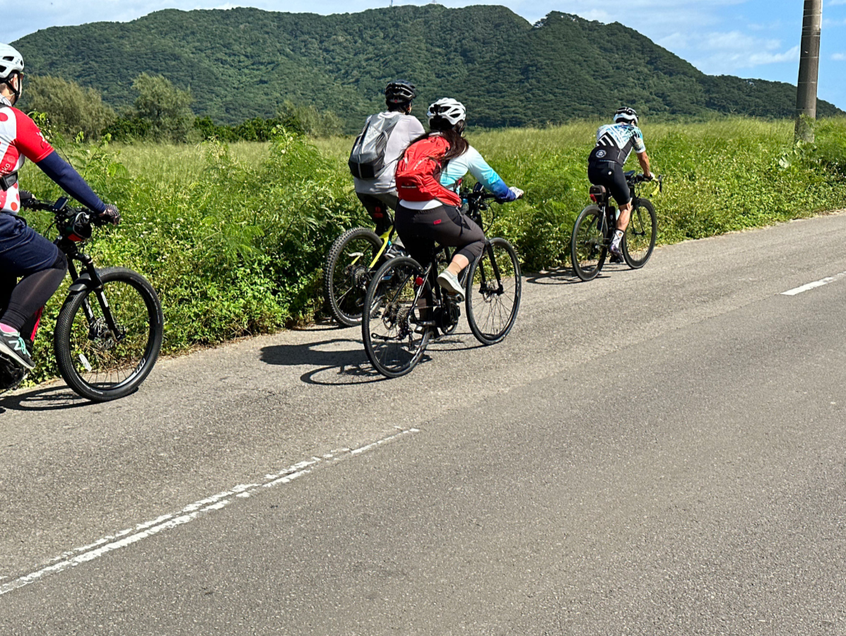 【石垣島/3時間】絶景川平の歴史と魅力を体感！サイクリングで巡る観光ガイドツアー☆電動アシスト付きで楽々移動《初心者歓迎/レンタサイクル付き》（No.259）