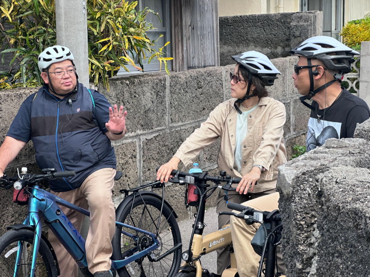【石垣島/3時間】石碑や裏路地をめぐるディープな体験！サイクリングで巡る観光ガイドツアー☆電動アシスト付きで楽々移動《初心者歓迎/レンタサイクル付き》（No.258）