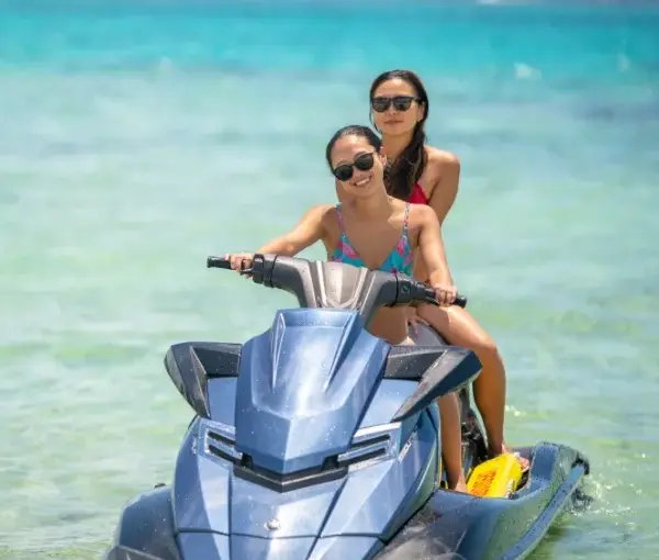 石垣島で女性二人の水上バイク体験