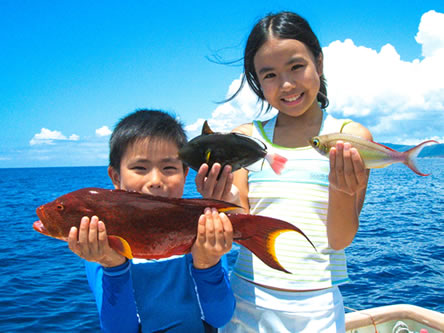 【石垣島/半日】冬季限定★石垣島近海フィッシングツアー！家族みんなで楽しめる♪＜手ぶらOK・初心者OK・釣った魚は持ち帰り可＞ベテラン船長がサポート！（No.250）