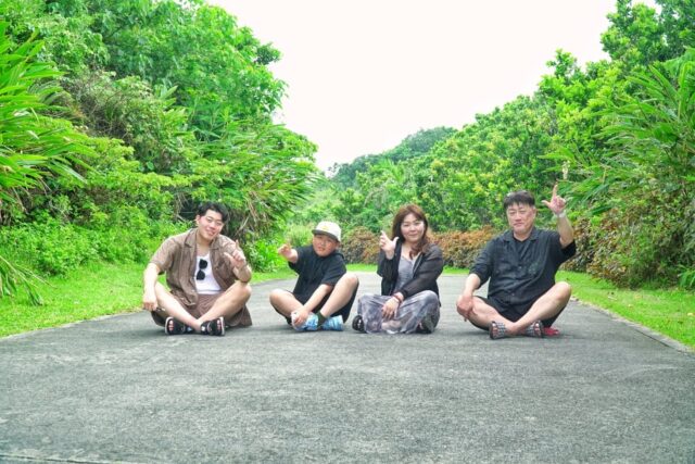 沖縄の離島の自然と家族