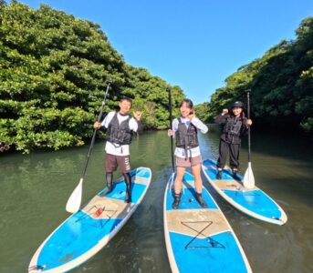 【石垣島/1日】人気スポット制覇☆川平湾＆宮良川マングローブで選べるSUP/カヌーツアー★写真無料＜送迎付き＞