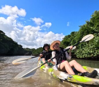 【石垣島/1日】人気スポット制覇☆川平湾＆宮良川マングローブで選べるSUP/カヌーツアー★写真無料＜送迎付き＞