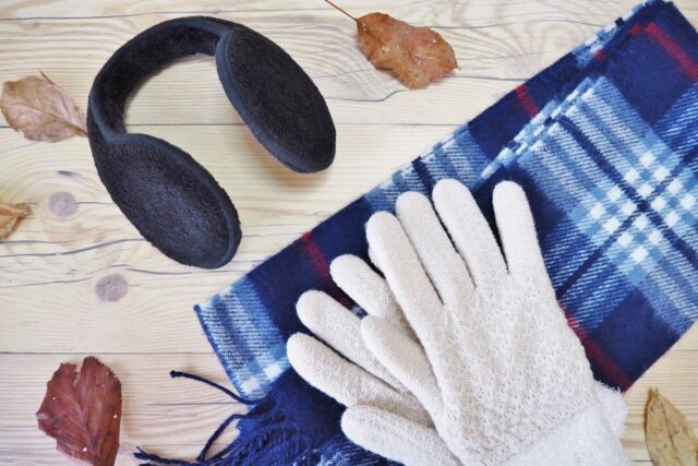 冬　防寒　マフラー　手袋　耳当て
