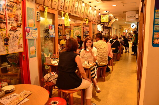 石垣島グルメの宝庫「石垣島ヴィレッジ」で、のんびり飲み歩き♪ 話題の居酒屋スポットをたっぷりご紹介！