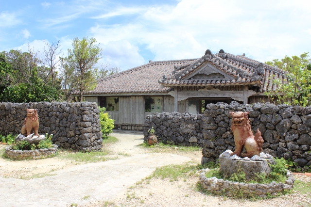 ファミリー必見！石垣やいま村で楽しむ沖縄の歴史・文化・動物とのふれあい
