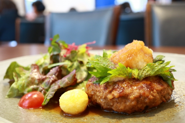 アクティビティもグルメも満喫！石垣島で味わいたい絶品ハンバーグが食べられるお店紹介
