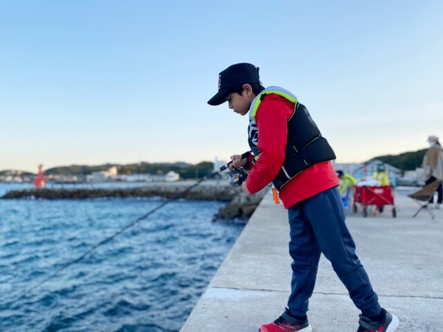 堤防釣り　子供