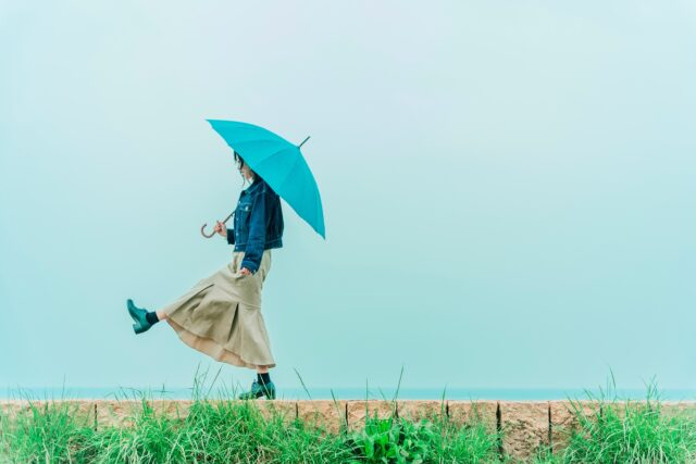 雨 傘 女性