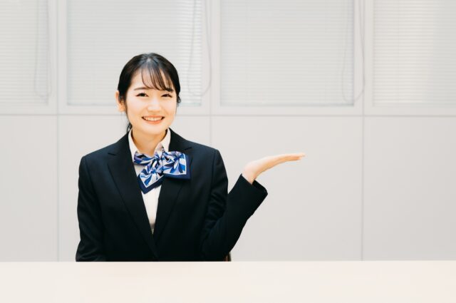 ホテル　接客　女性