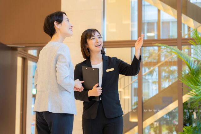 ホテル　スタッフ　ご案内