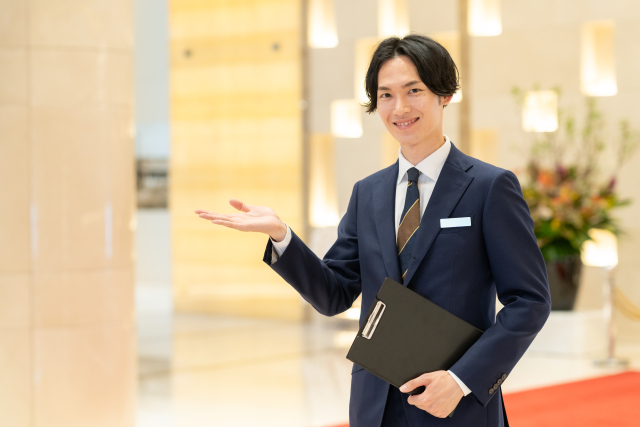 ホテル　スタッフ　ご案内