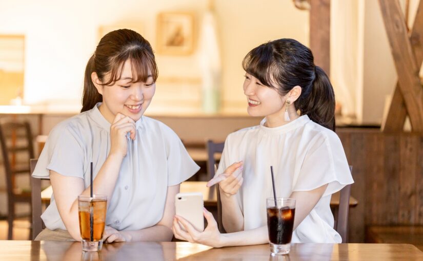 カフェ　女性2人