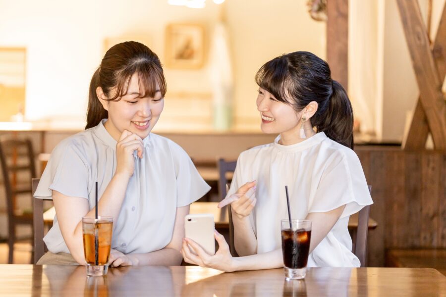 カフェ　女性2人
